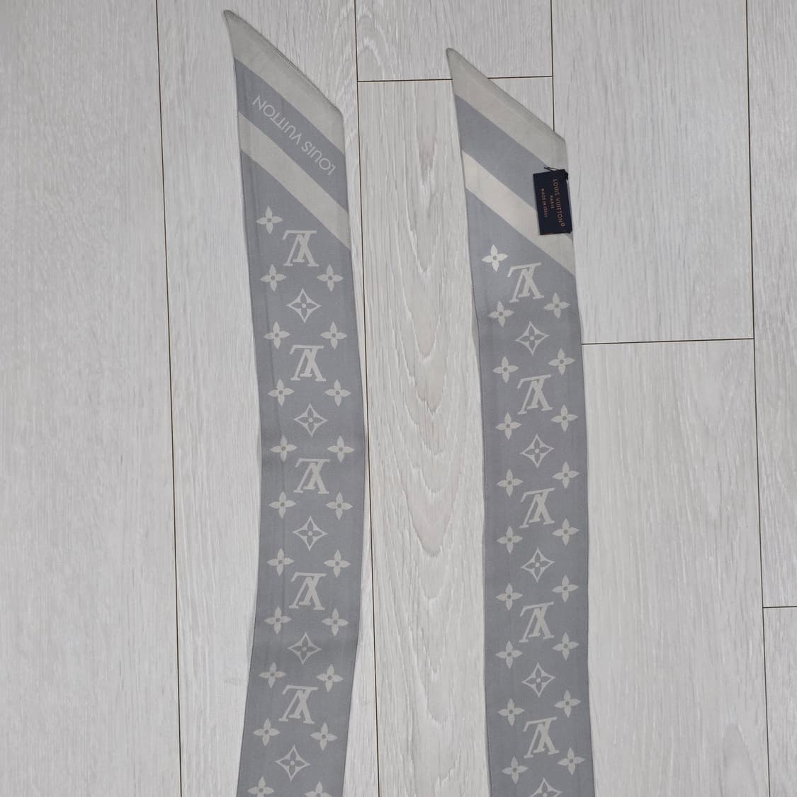 루이비통 실루엣 bb방도 스카프 그레이 m97398 상품이미지3