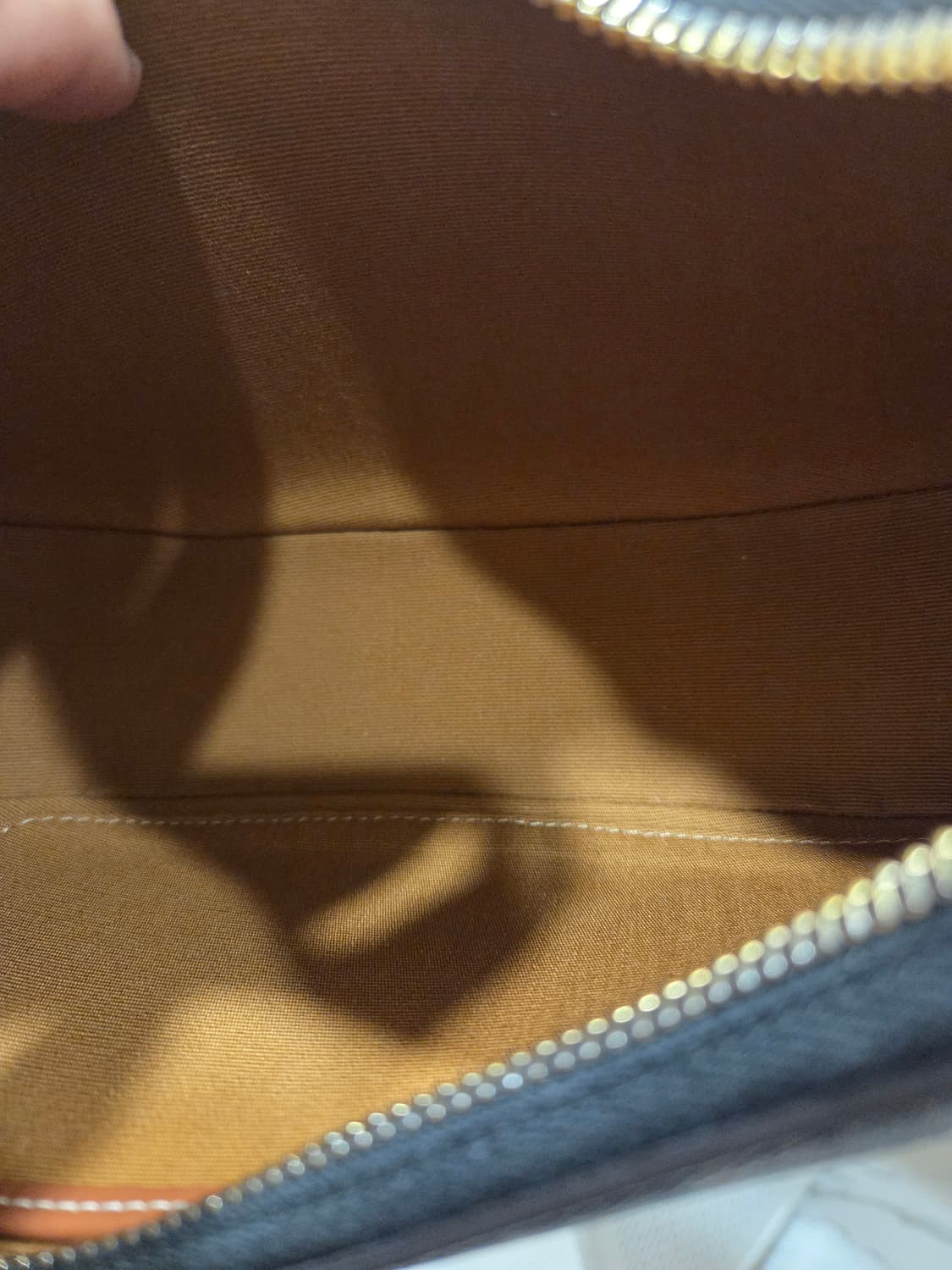 셀린느 트리옹프 아바백 미디움 상품이미지3