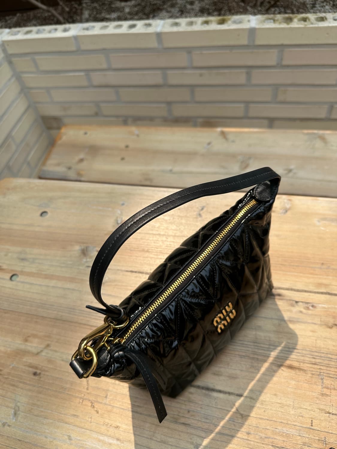 [정품] 미우미우 마테라쎄 스피릿 금장 블랙 상품이미지3