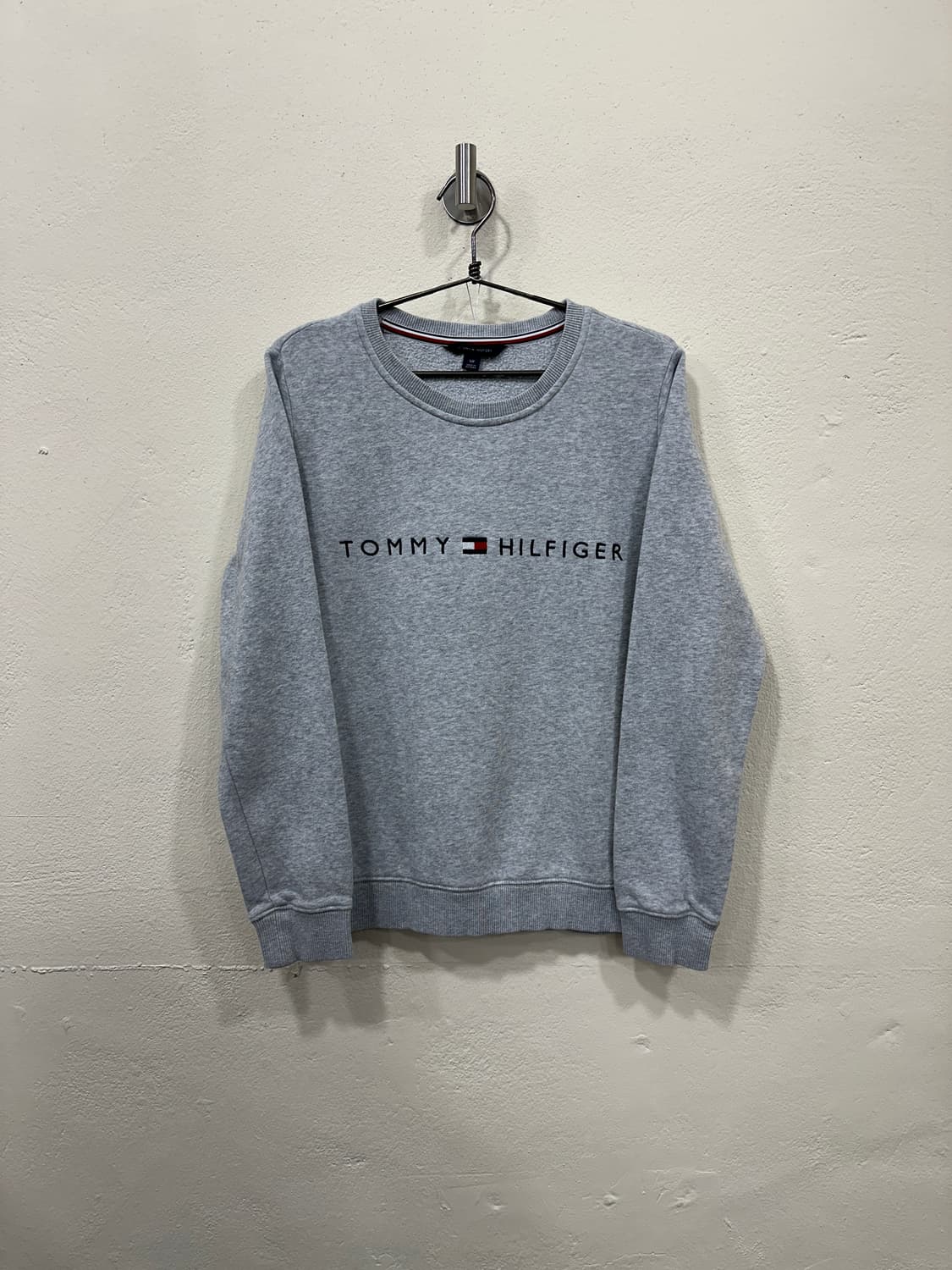 타미힐피거 자수로고 맨투맨 
 상품이미지1