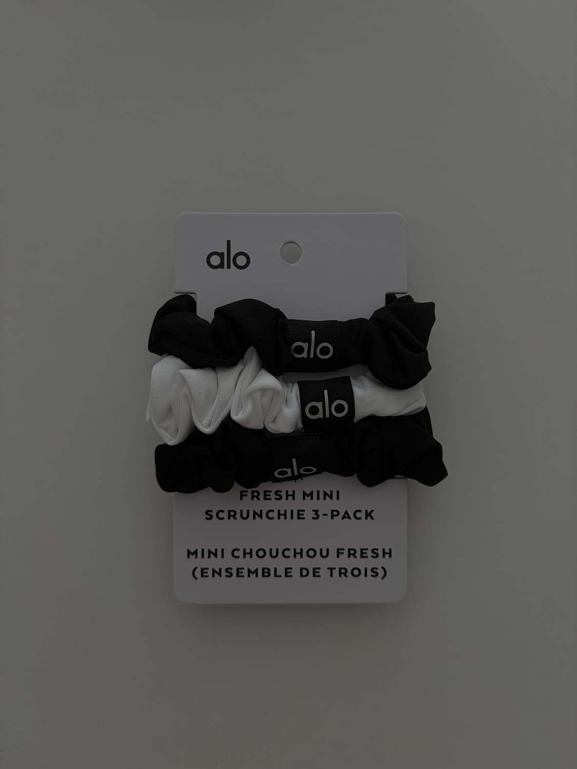 Alo 알로요가 헤어밴드 2개, 집게핀, 미니 스크런치 3세트 판매 상품이미지5
