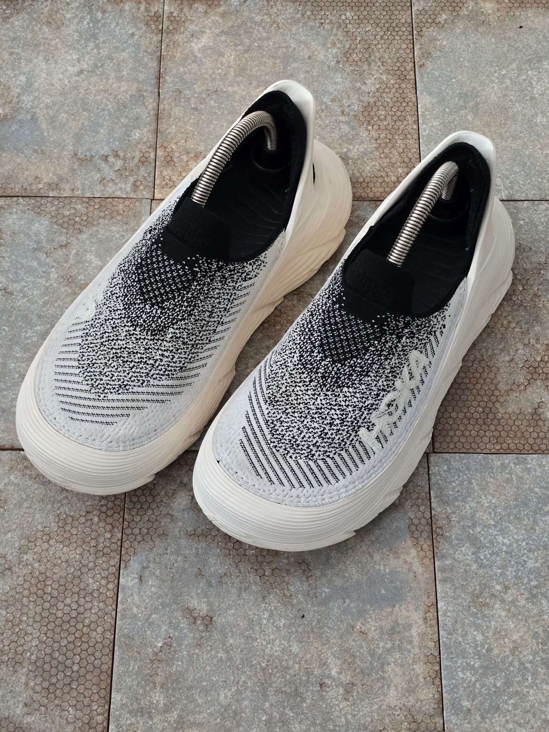 (280)호카 리스토어 tc 블랙 앨러배스터  상품이미지1