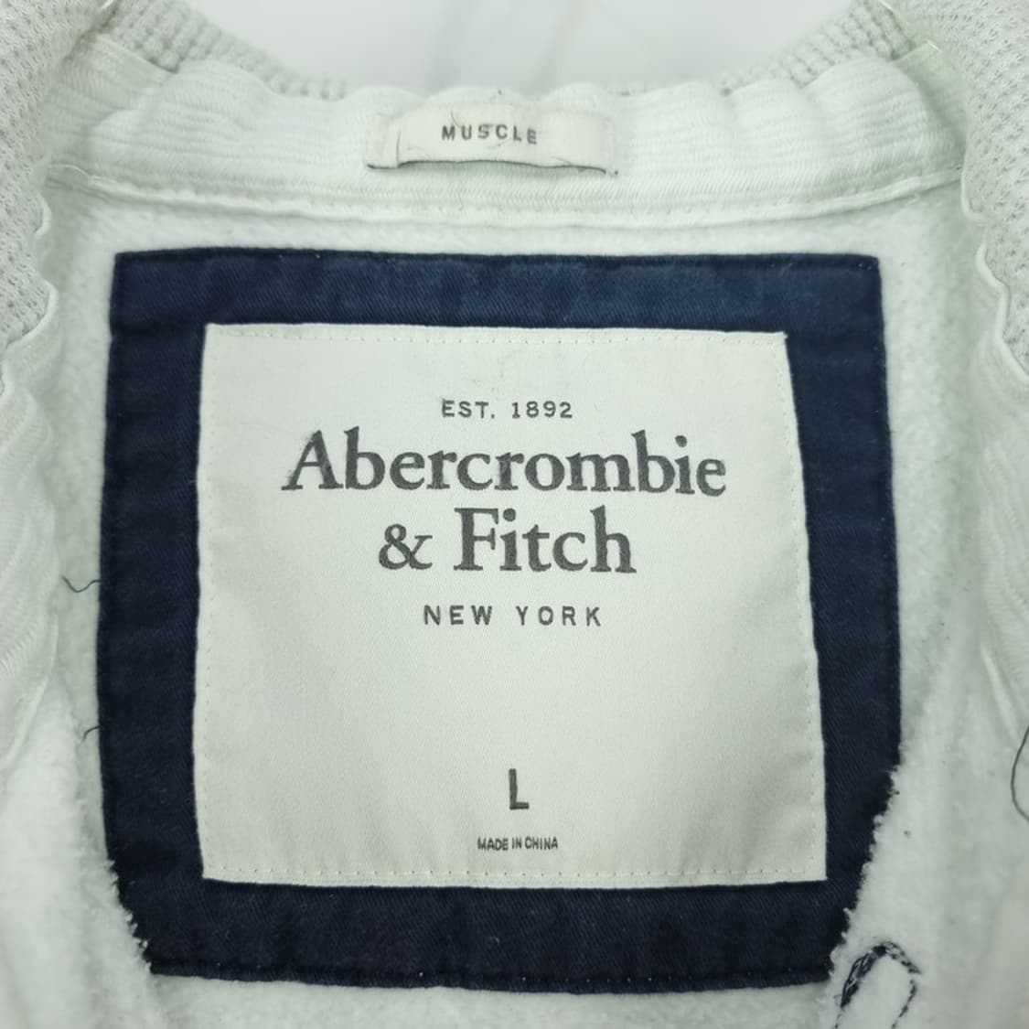 [아베크롬비] Y2K 빈티지 로고 패치 화이트 후드 집업 M18845 상품이미지6