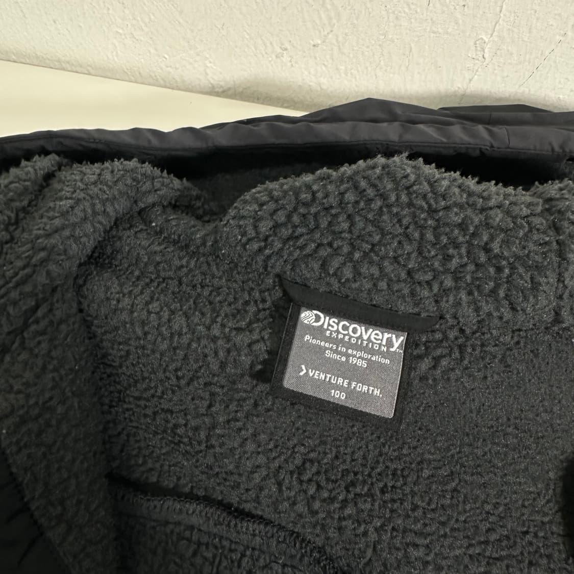 100 디스커버리 블랙 플리스 후드집업 상품이미지4