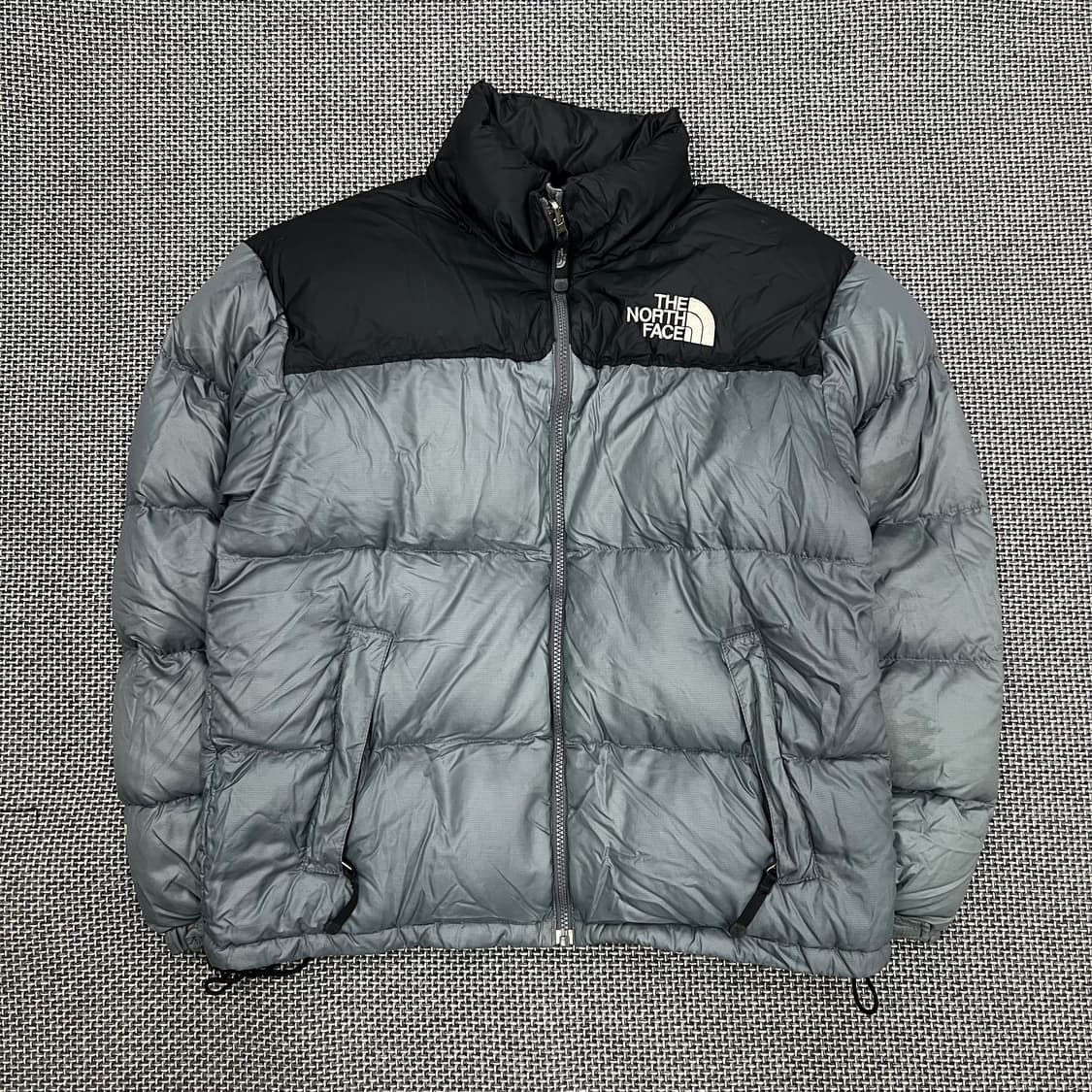 노스페이스 그레이 눕시 700 패딩 상품이미지1