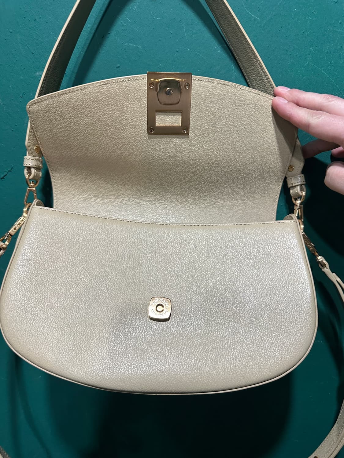 쿠론 가죽 크로스백 아이보리 상품이미지4