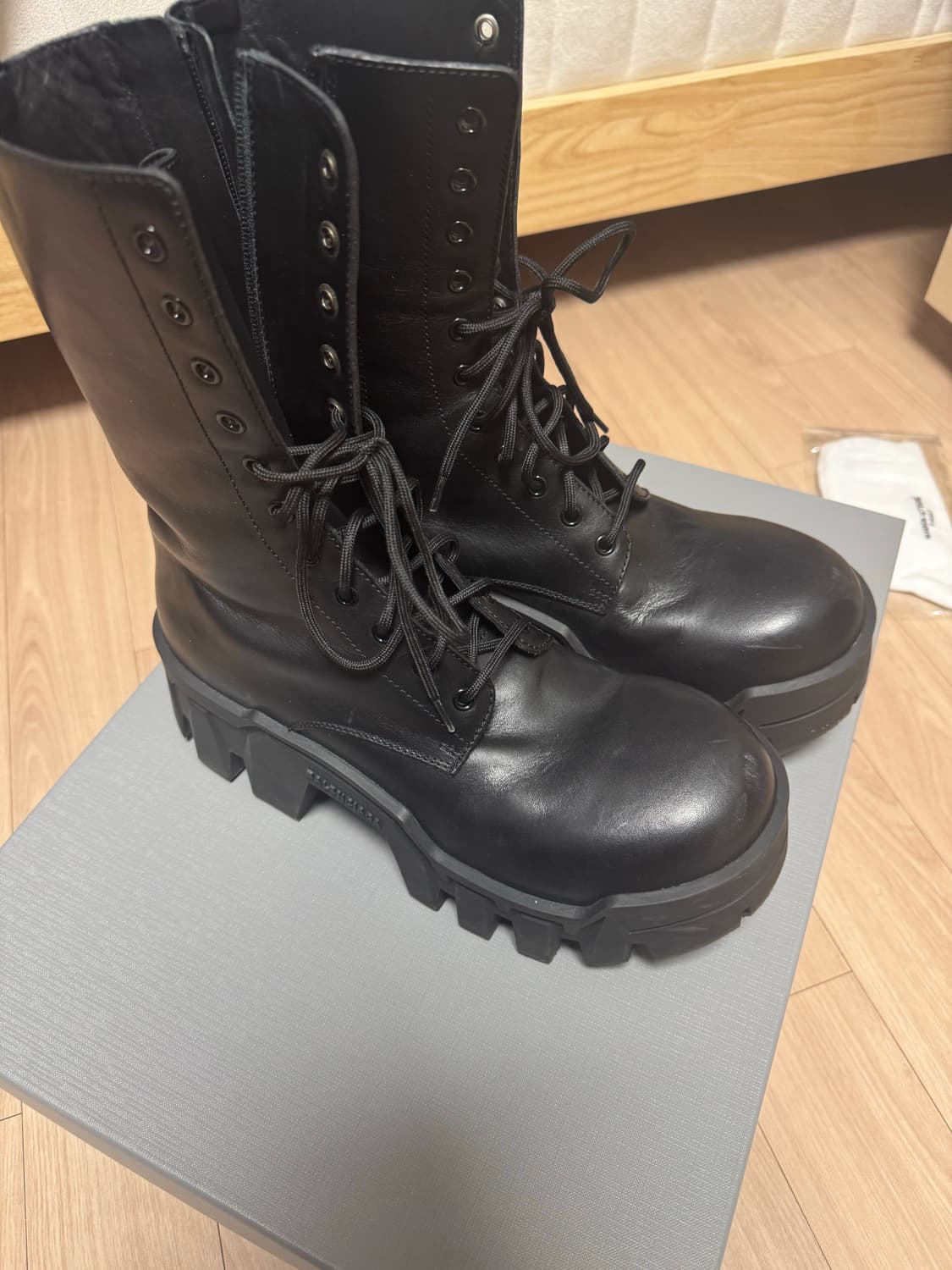 (42)발렌시아가 불도저 레이스 업 부츠 상품이미지2