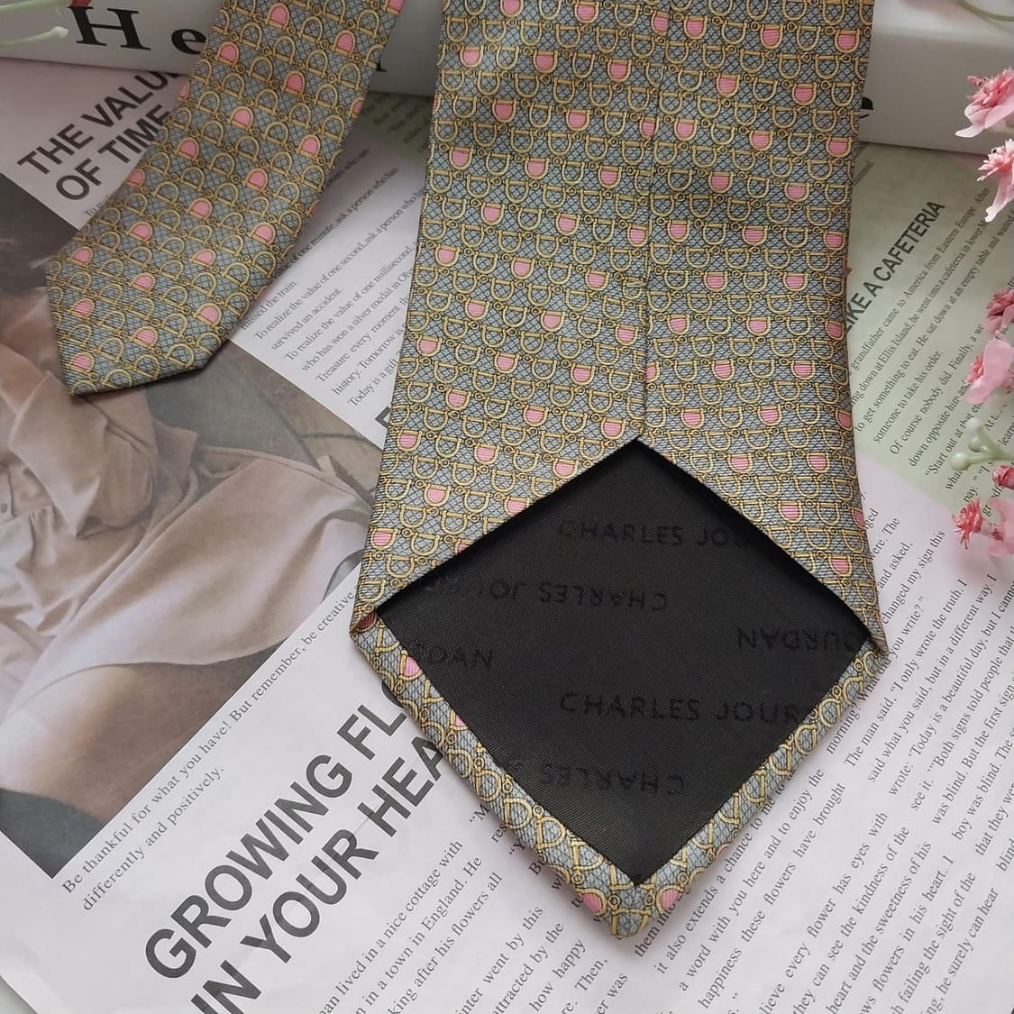 샤를주르당 실크 그레이&옐로&핑크 넥타이 9.6cm A+등급 K1434
 상품이미지7