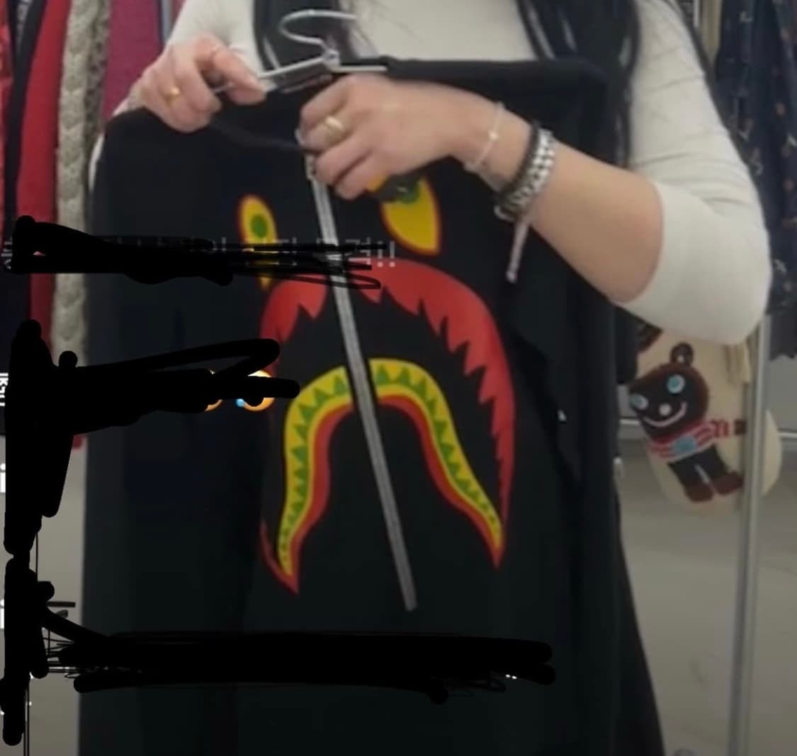 베이프 크롭 맨투맨 상품이미지1