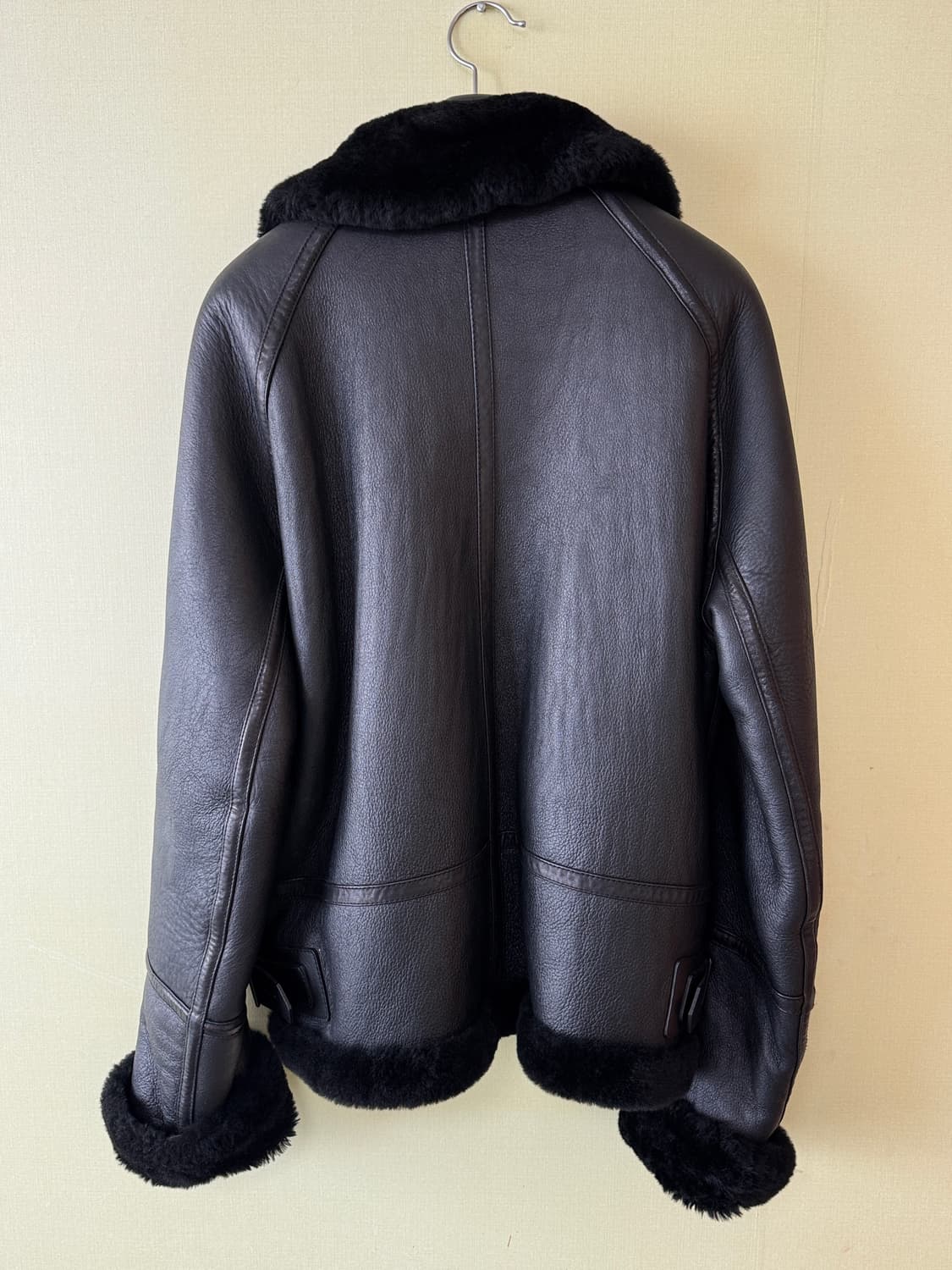 포커페이스 무스탕 48사이즈 블랙 상품이미지2