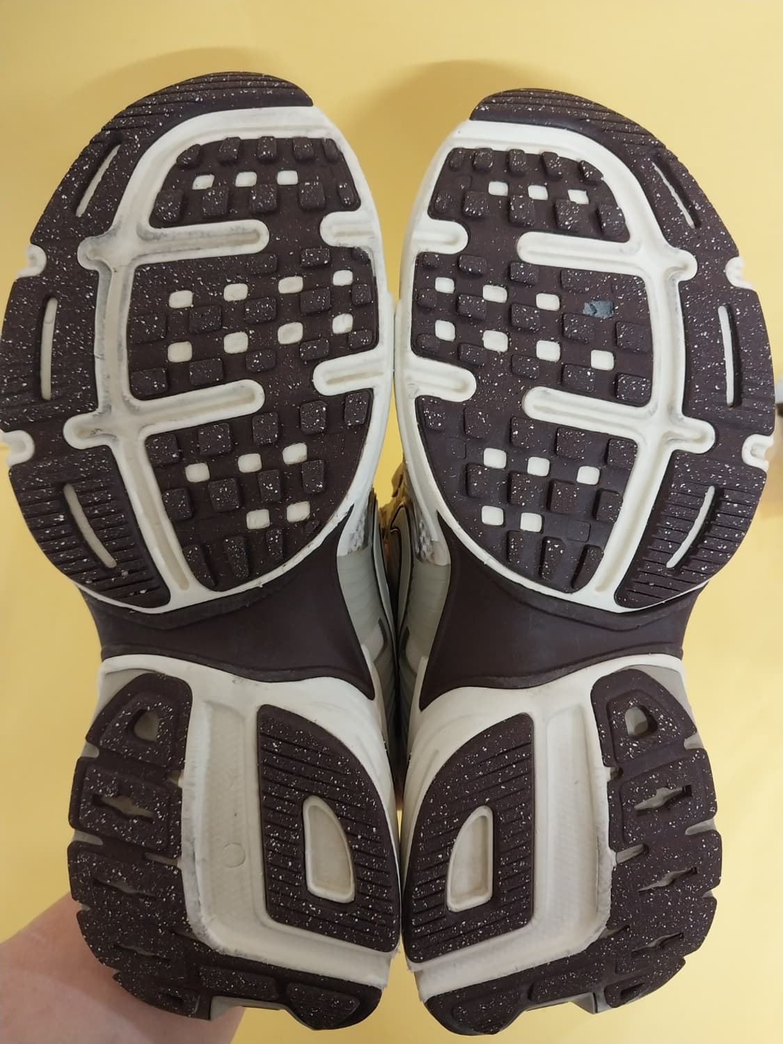 여성 나이키 V2K 런 라이트 오어우드 브라운 카키 운동화 (255) 상품이미지8