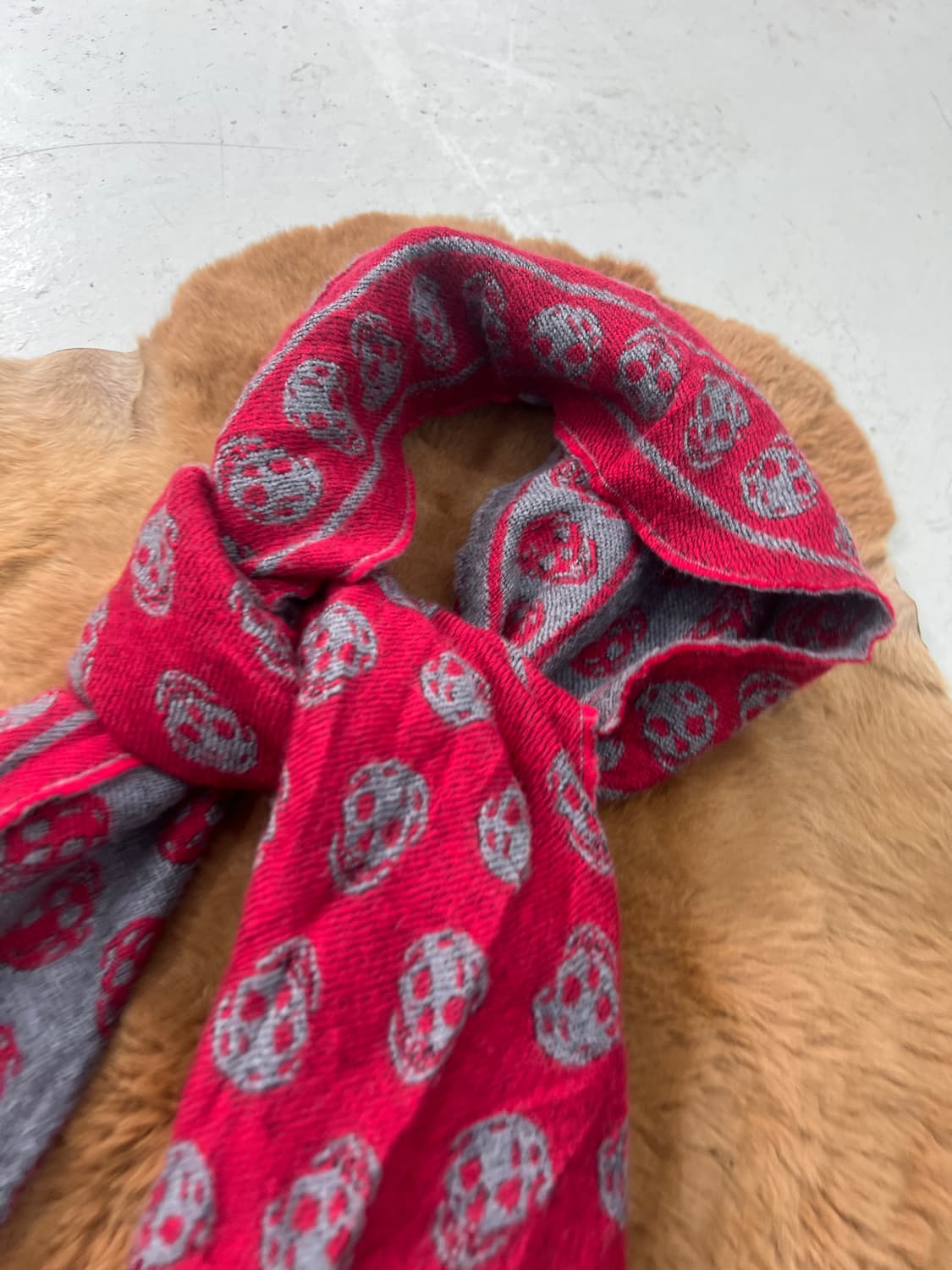 알렉산더 맥퀸 스컬 머플러 상품이미지2