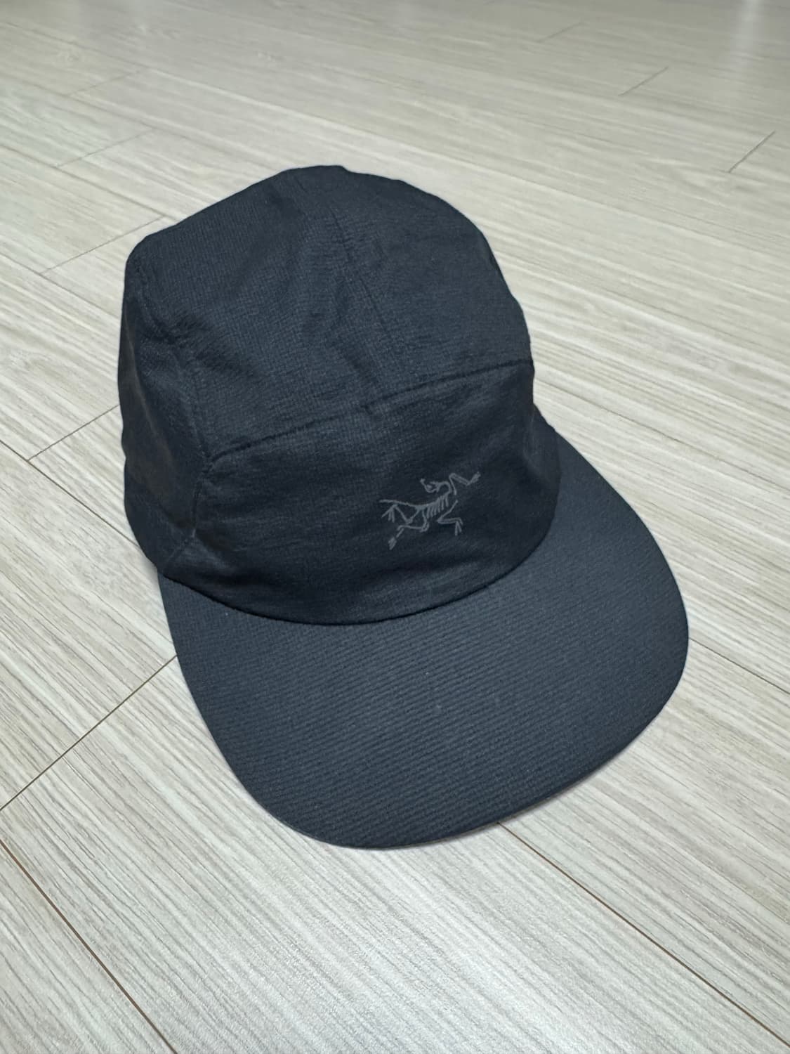 아크테릭스 노반 레귤러 브림 햇 블랙 s-m 사이즈 판매합니다. 상품이미지1