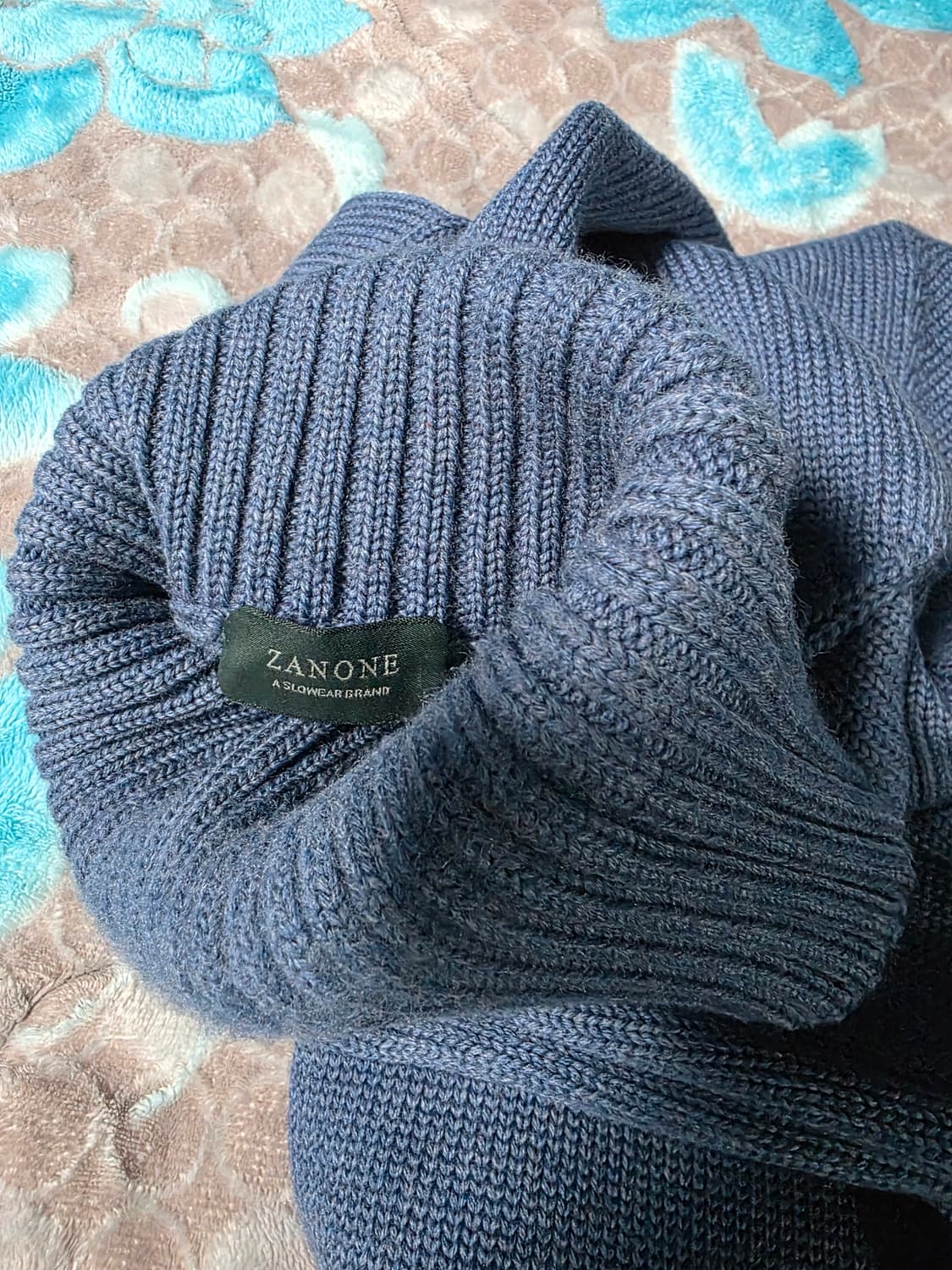 자노네 터틀넥 판매합니다 상품이미지5