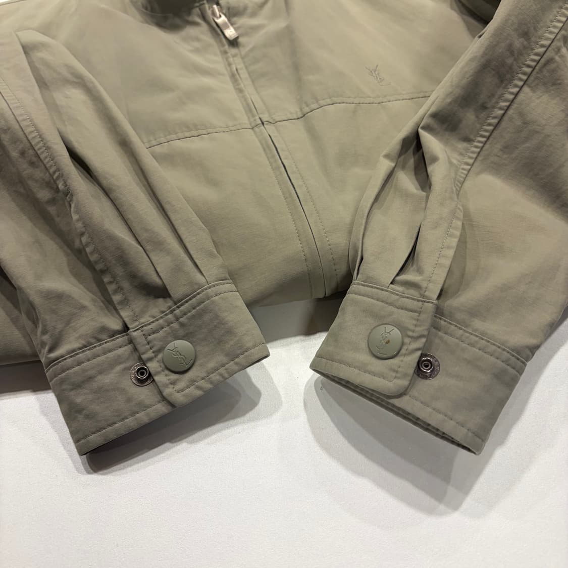 [L] 입생로랑 폴리 카키색 봄버 자켓 C12 상품이미지7