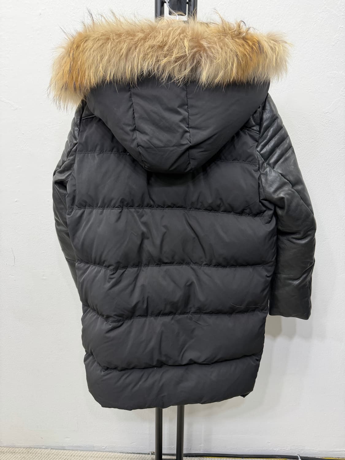 정품) 마쥬 블랙 가죽 패치 폭스퍼 패딩 1 상품이미지6