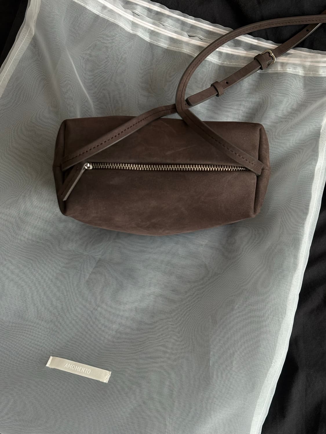 아모멘토 cubo bag small 스웨이드 가방 상품이미지5