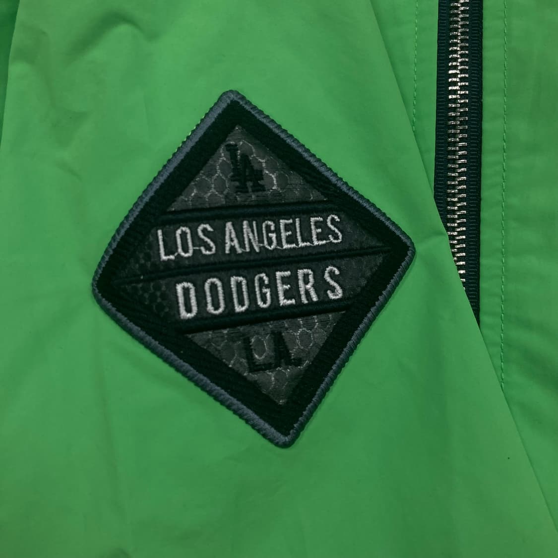 MLB LA다저스 그린 컬러 스몰 로고 블루종 바시티 자켓 상품이미지3