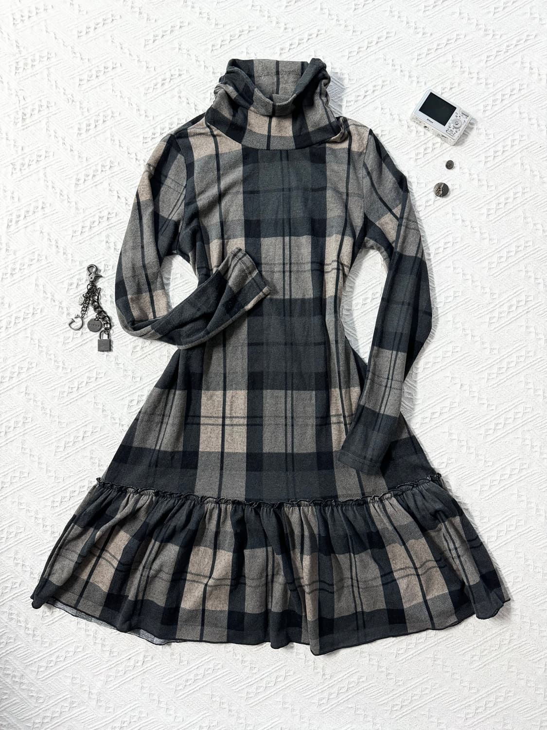 셔링 넥 체크 패턴 니트 폴라넥 원피스 상품이미지1