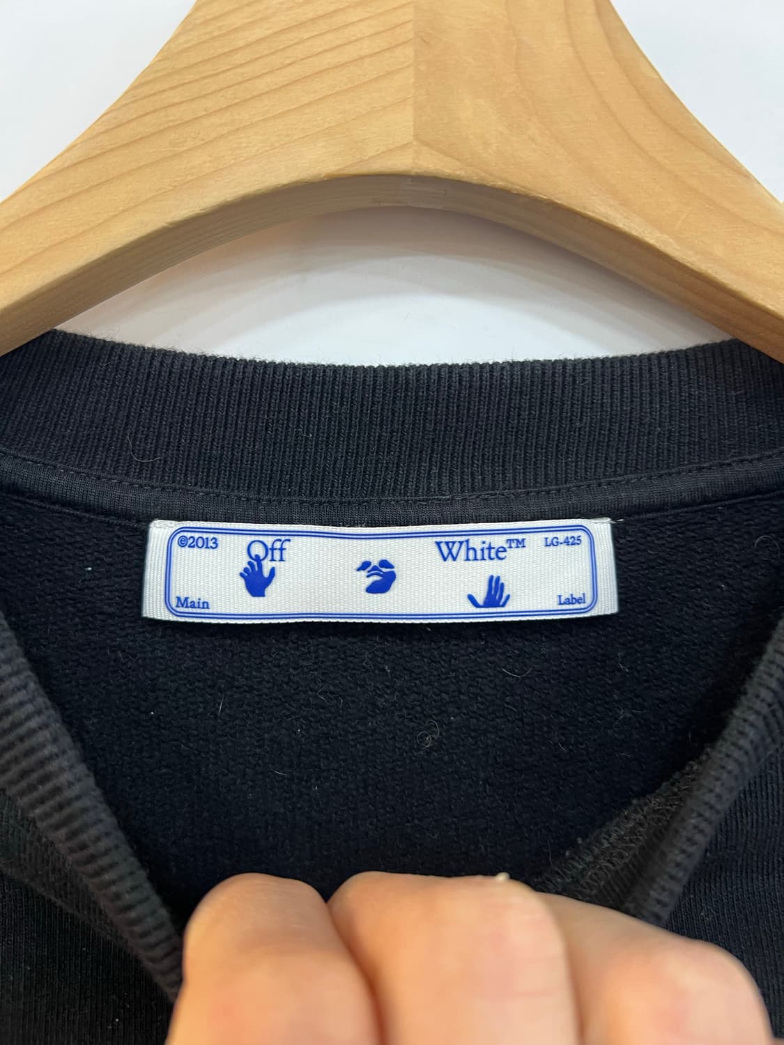 오프화이트 카라바지오 맨투맨 M사이즈 상품이미지3