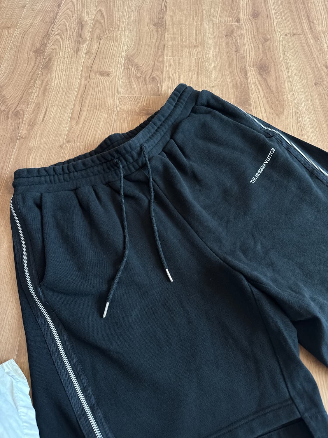 더뮤지엄비지터 반바지 상품이미지2