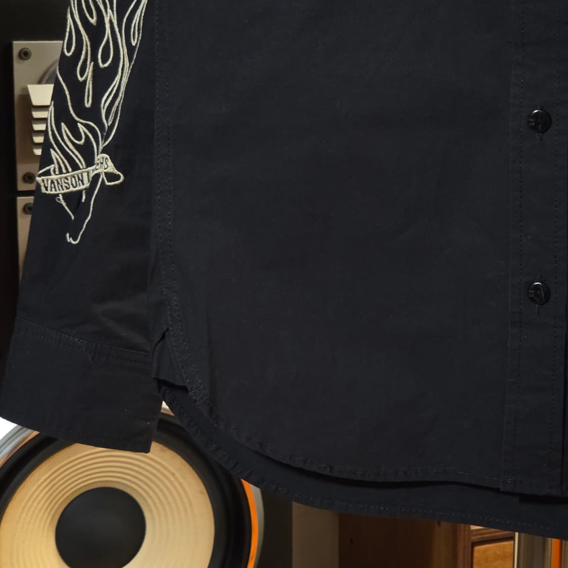 밴슨 레더 스컬 플레임 자수 셔츠 상품이미지5