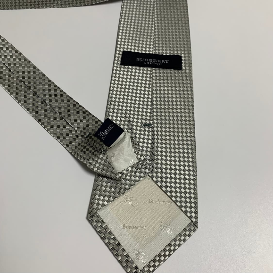 버버리(BURBERRY) 화이트컬러 체크넥타이 명품 100실크 A+등급 상품이미지7