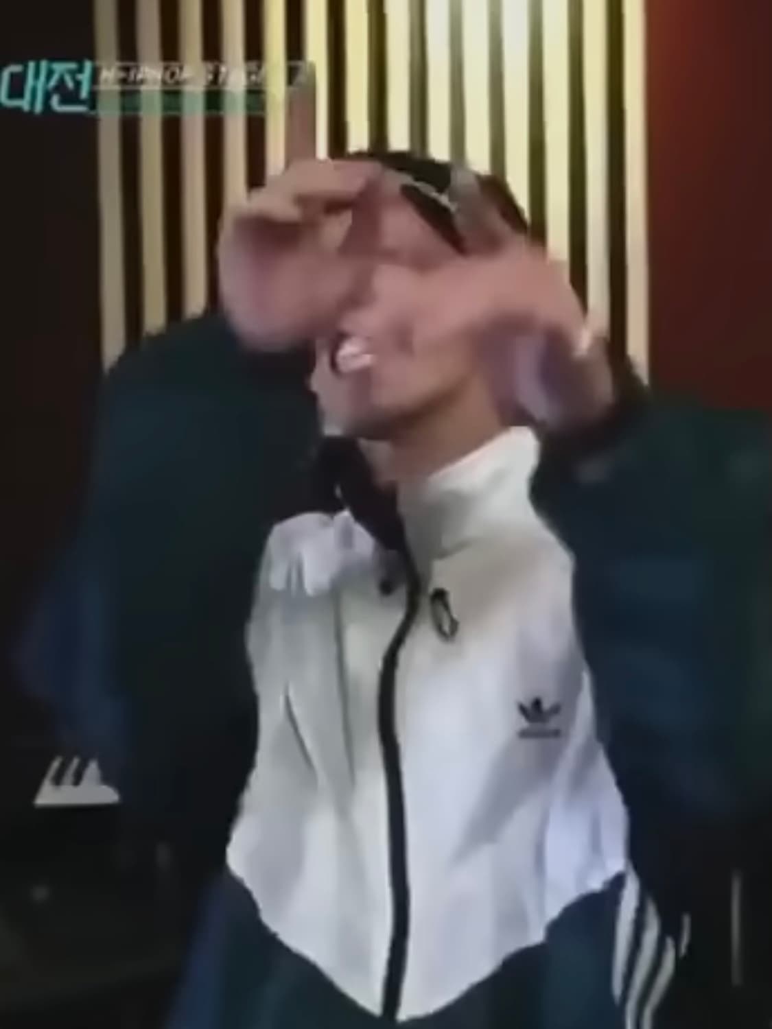 아디다스 80s 지드래곤 바람막이 상품이미지3