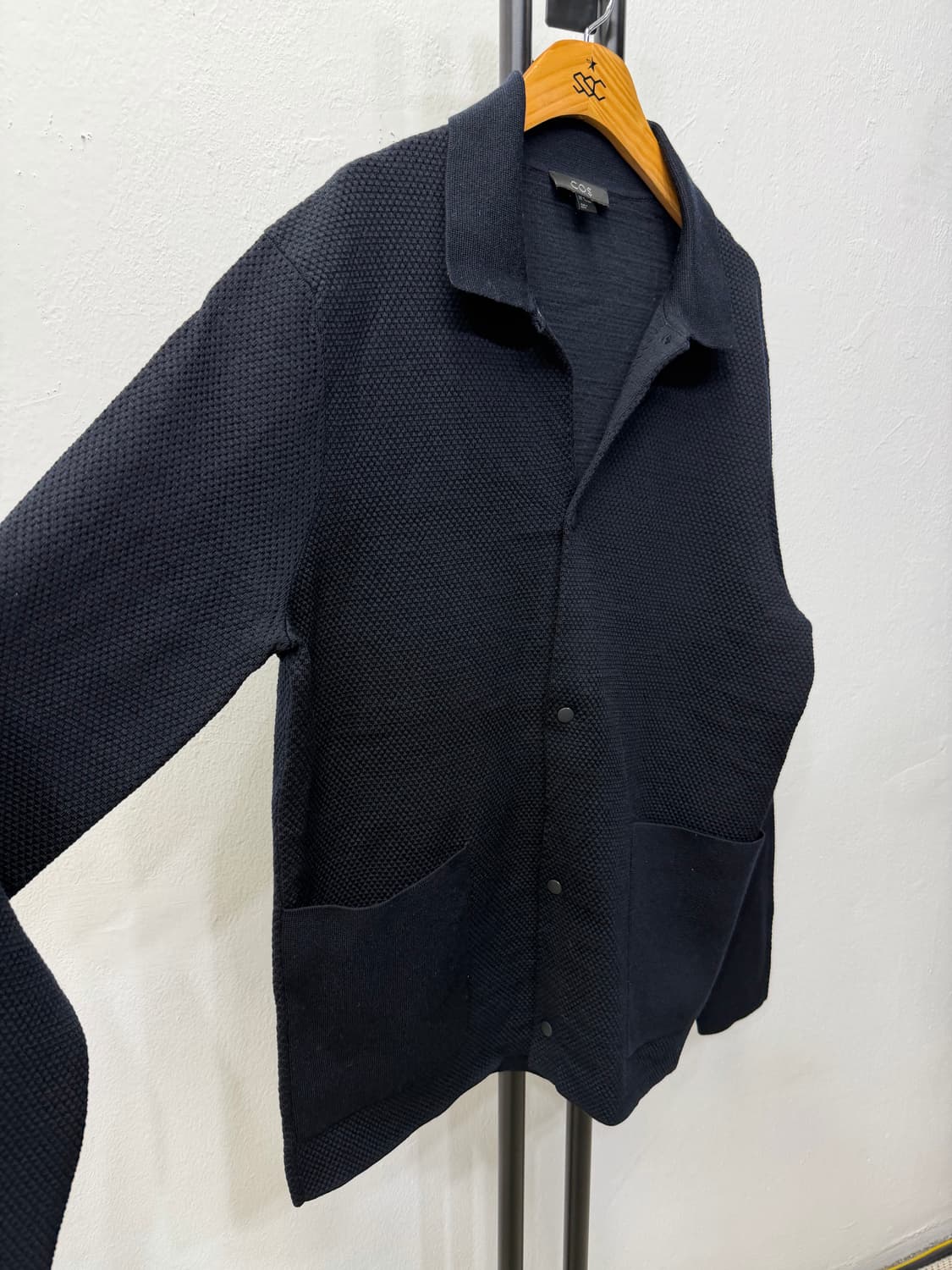 정품) COS 코스 남성 블랙 셔츠형 니트 가디건 M 상품이미지2