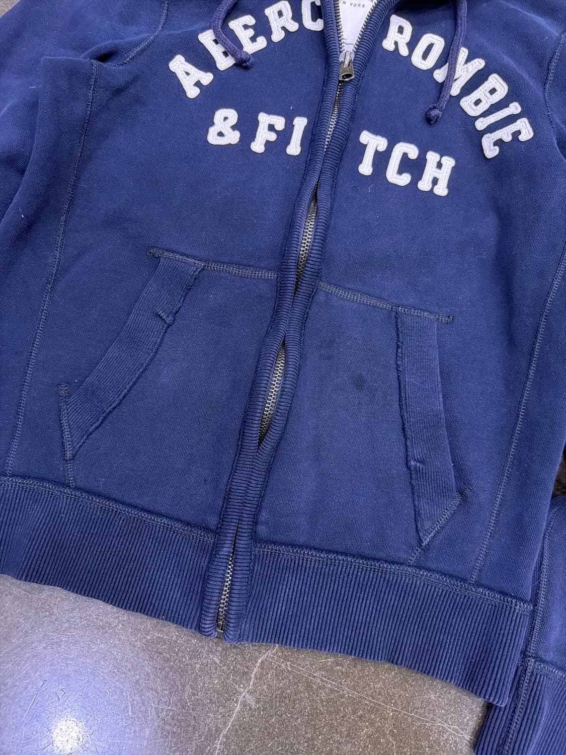 아베크롬비 스펠아웃 로고 패치 후드집업 네이비 머슬핏 L 상품이미지5