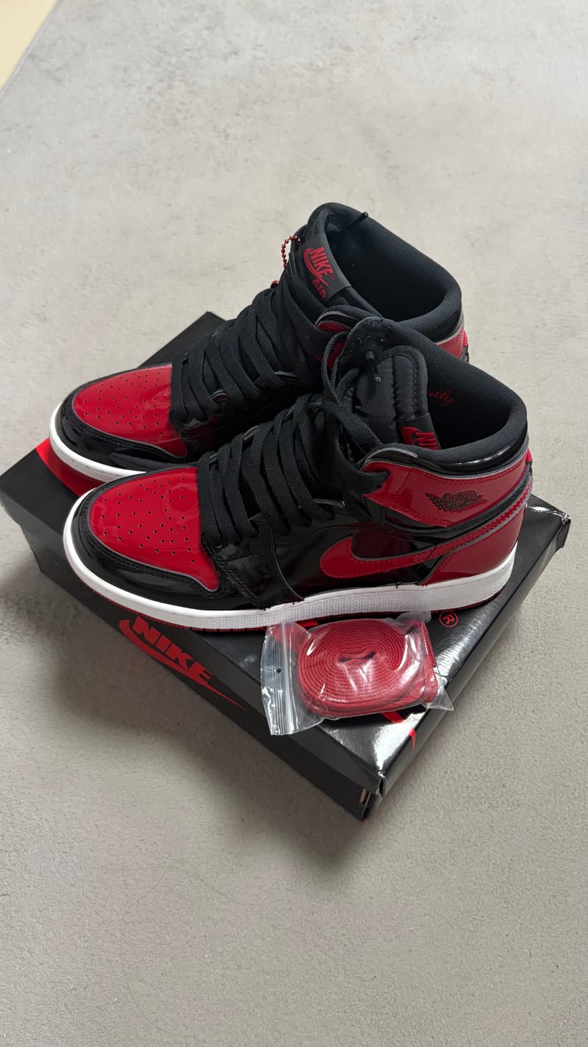 나이키 에어 조던 1 페이턴트 브레드(GS) 상품이미지2