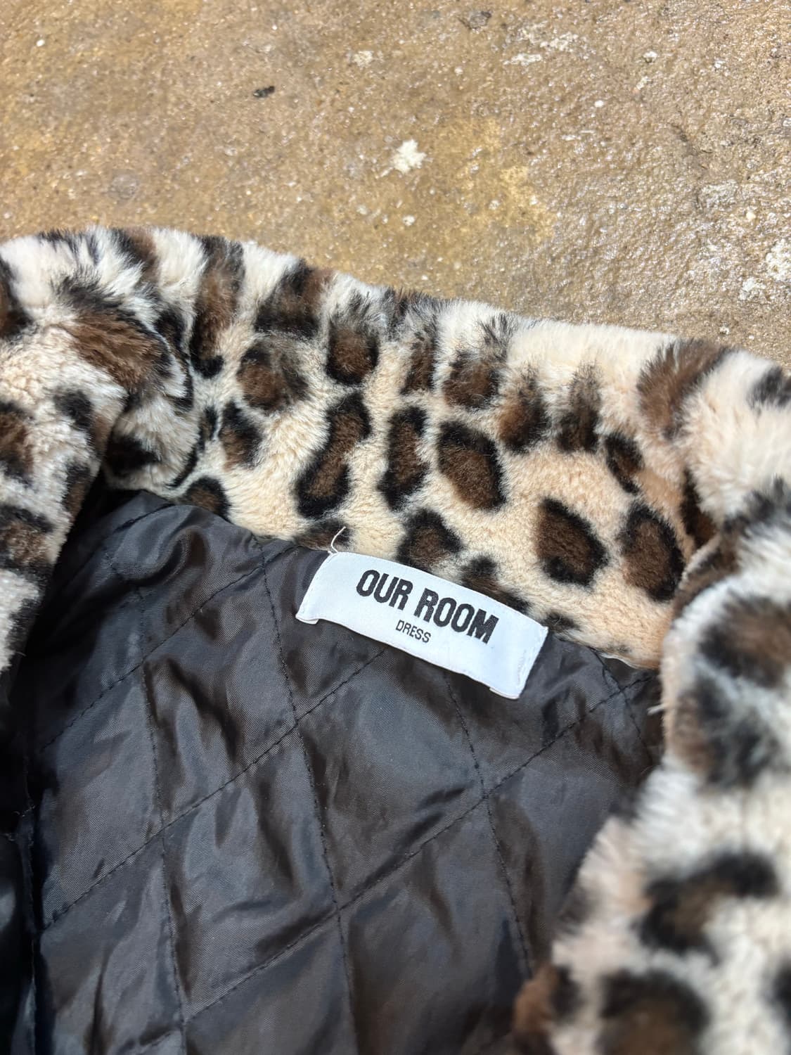 ourroom 오버핏 레오파드 퍼자켓 상품이미지4