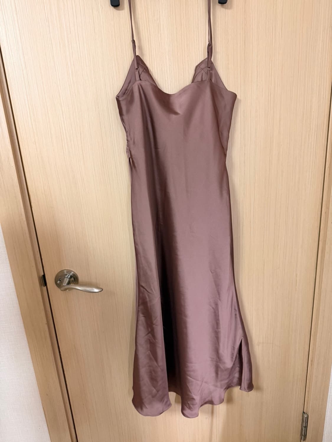 55사이즈) 보떼나뛰렐 carolyn 캐롤린 새틴 끈나시 미디원피스 상품이미지8