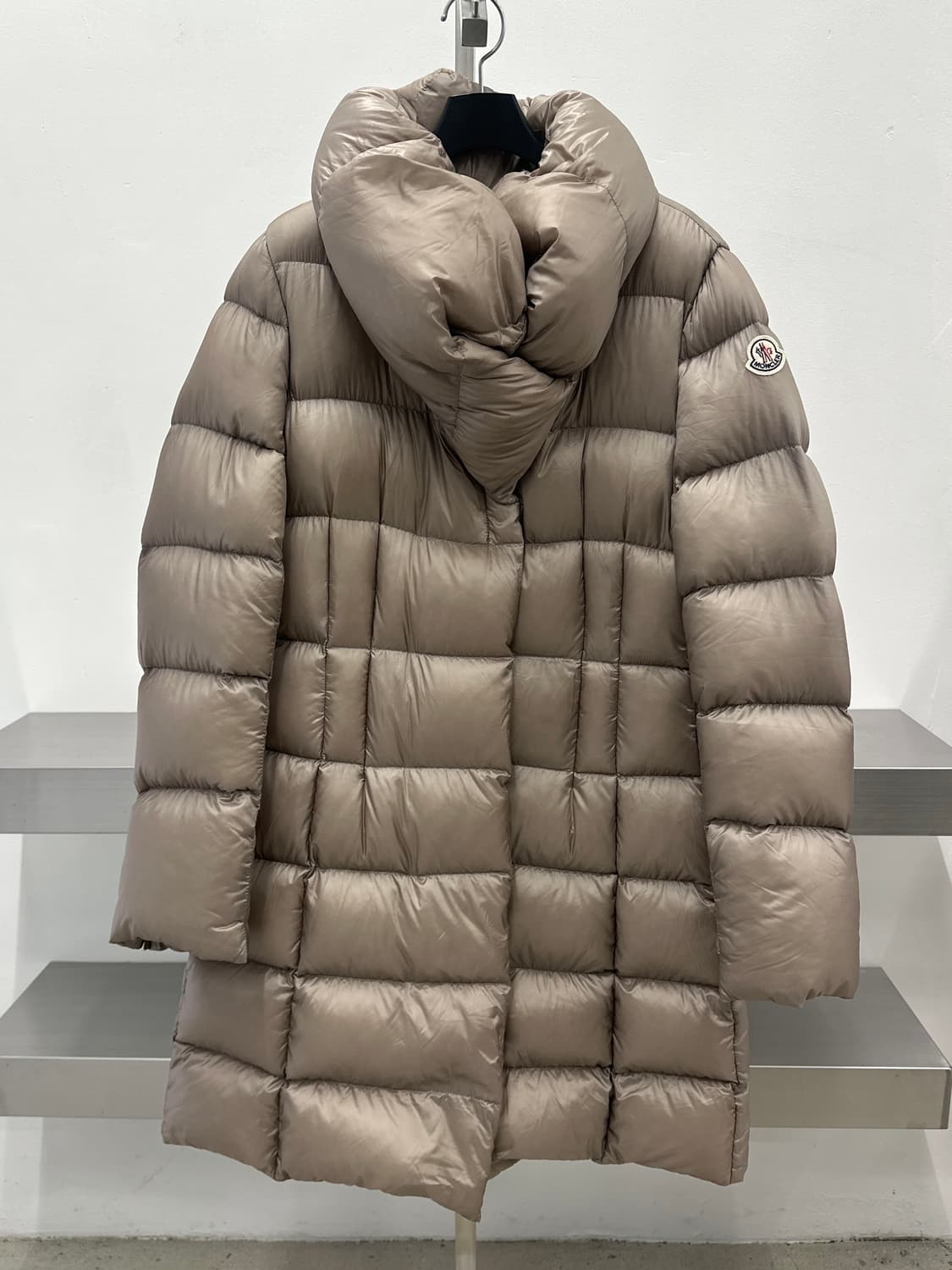 몽클레어 샴페인 골드 라베단 롱 다운 패딩  상품이미지4