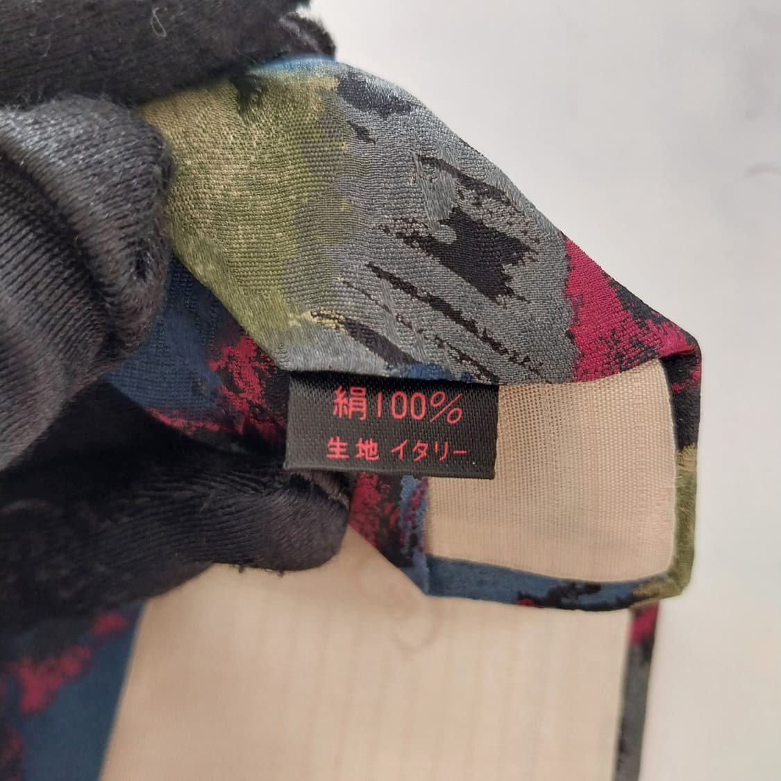 니노 세루티 실크 아트 패턴 넥타이 8.8cm A+등급 K1318
 상품이미지10