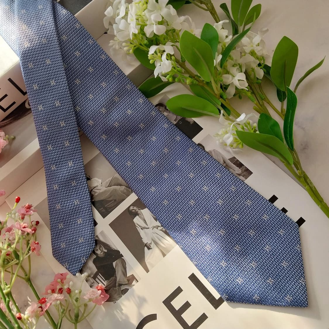 셀린느 실크 블루 트리오페 올오버 넥타이 9.6cm A+등급 K1776
 상품이미지2