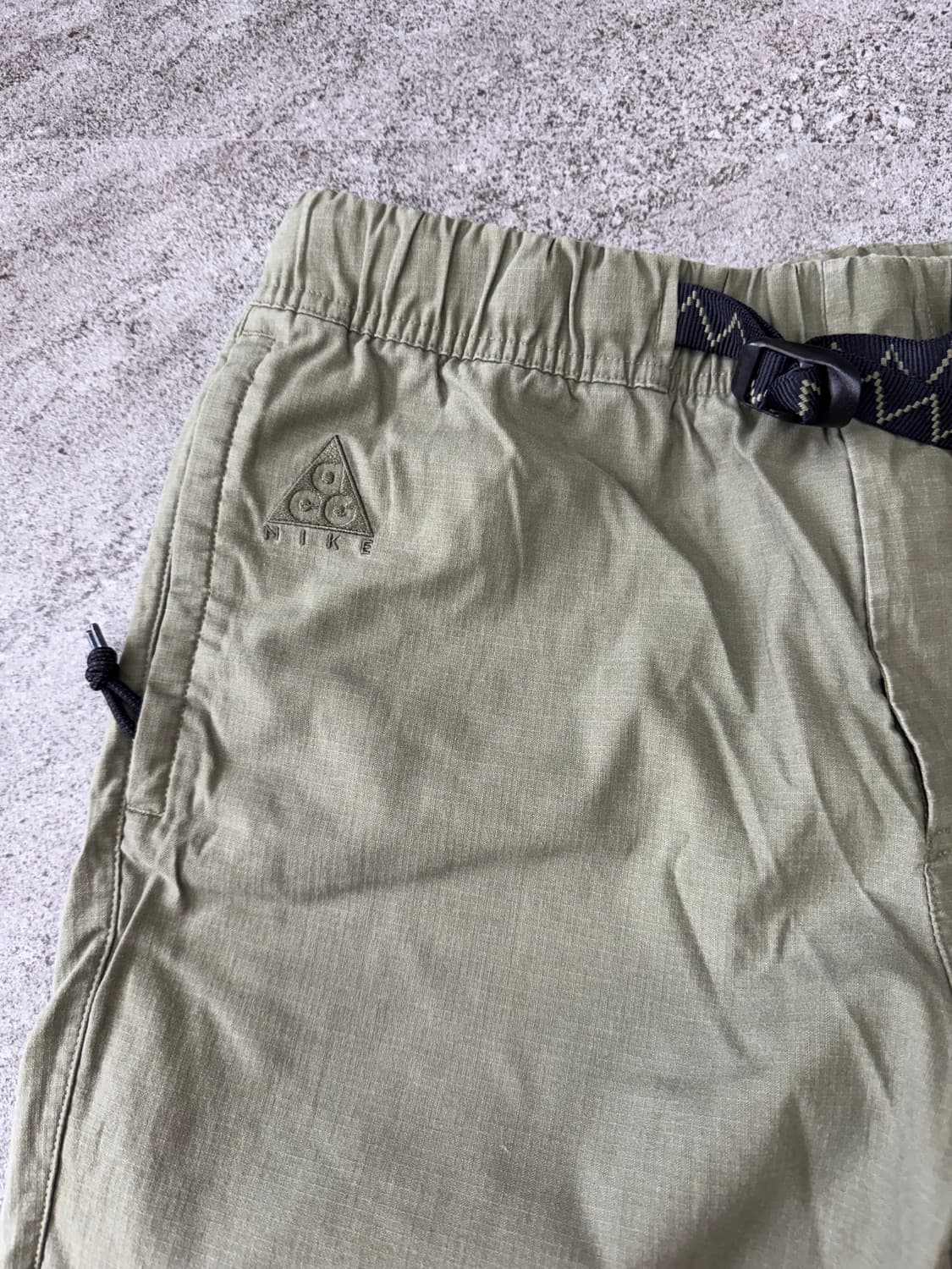 acg 카키 팬츠 판매합니다. 상품이미지2