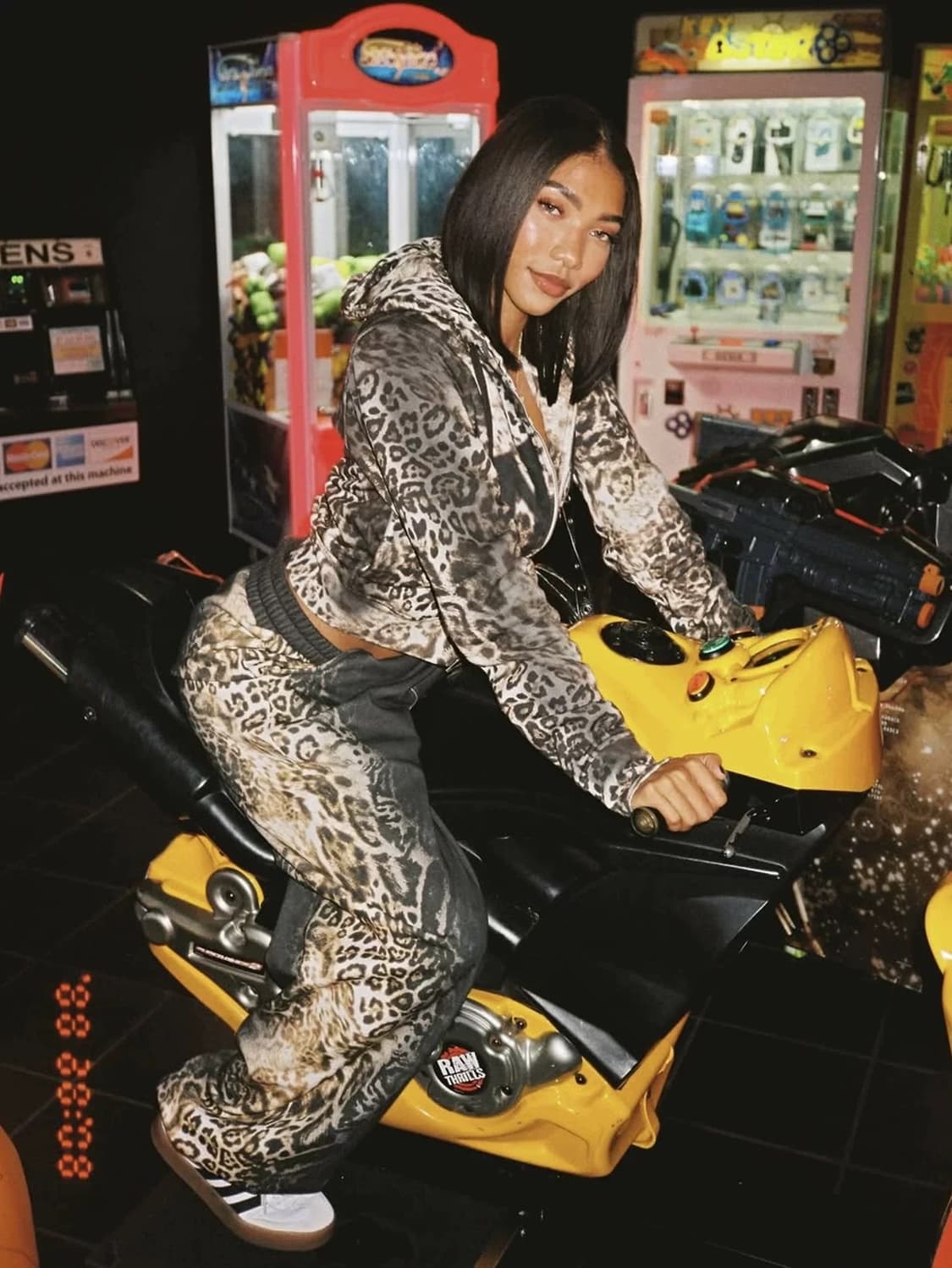 Mowolola 모와로라 x 수비 치타 후드집업 상품이미지2