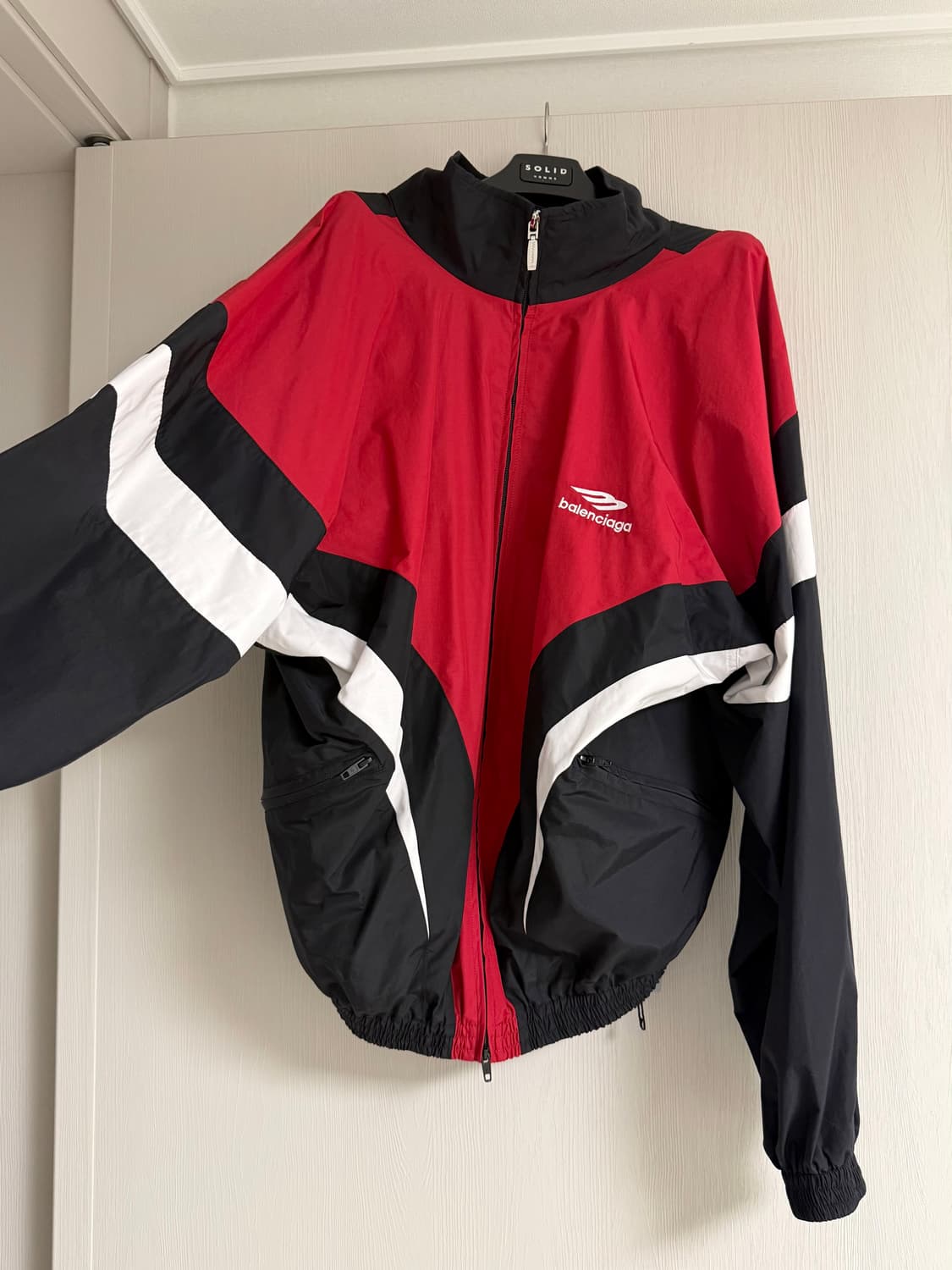 [S] 발렌시아가 3B 스포츠 아이콘 오프 숄더 트랙슈트 자켓 블랙 레드 상품이미지5