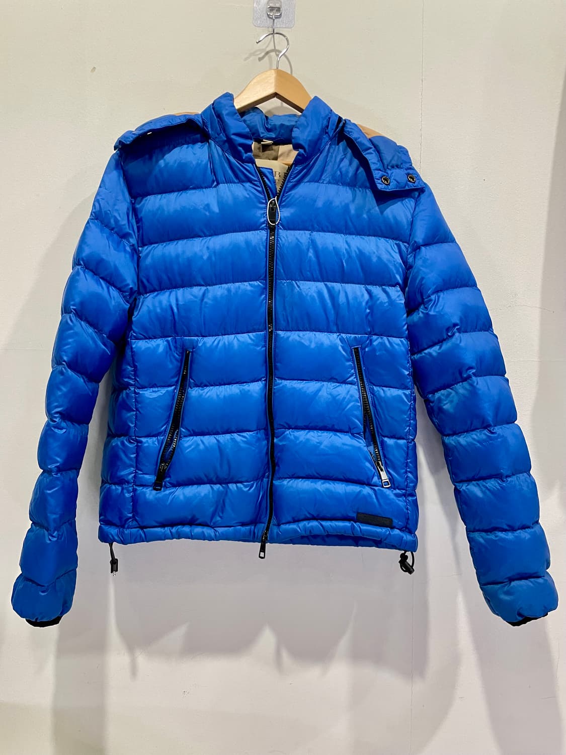 버버리 브릿 블루 컬러 경량 구스 다운 후드 패딩 M 정품 상품이미지2