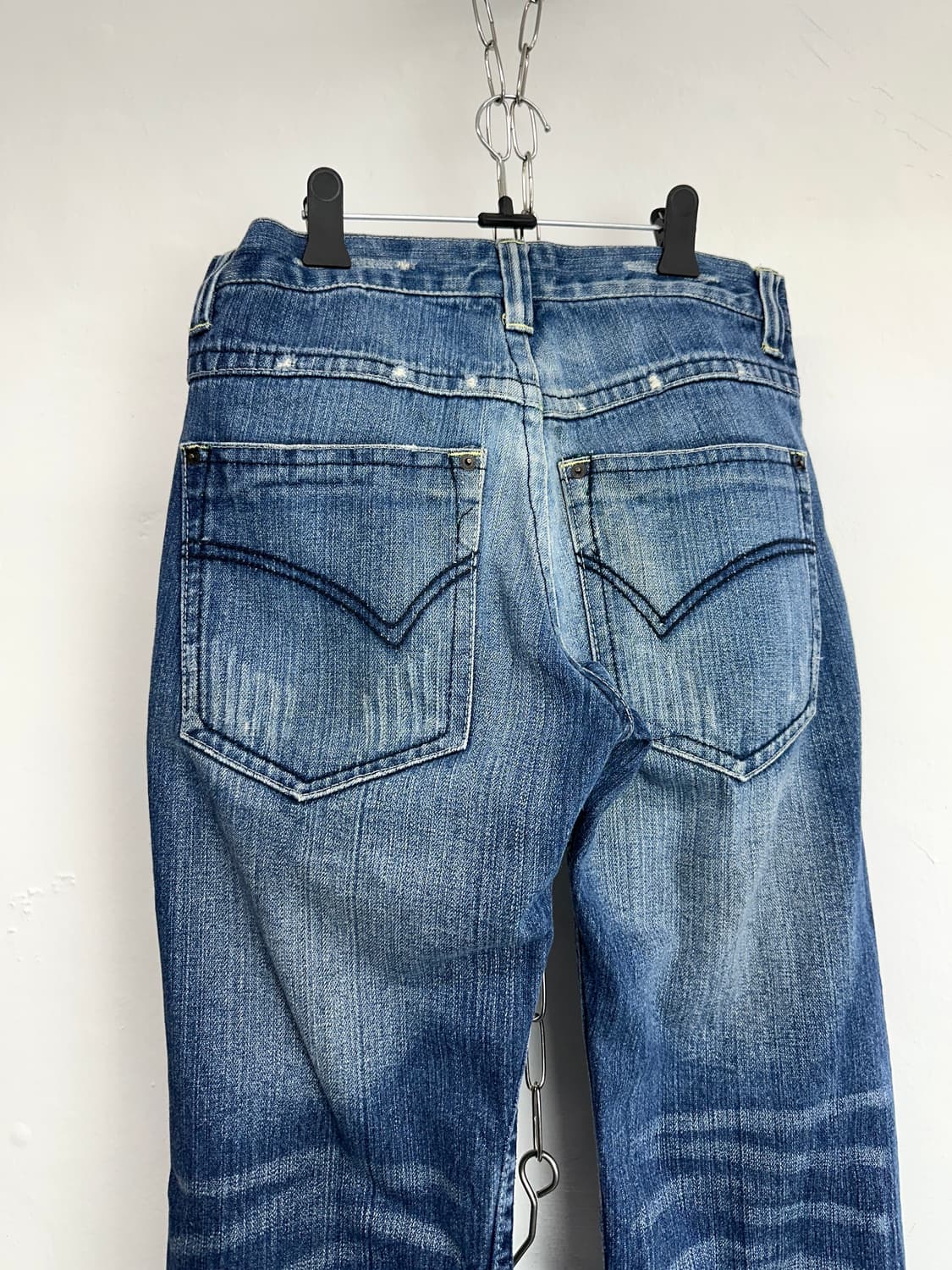 Curved Pocket Distressed Denim 상품이미지8
