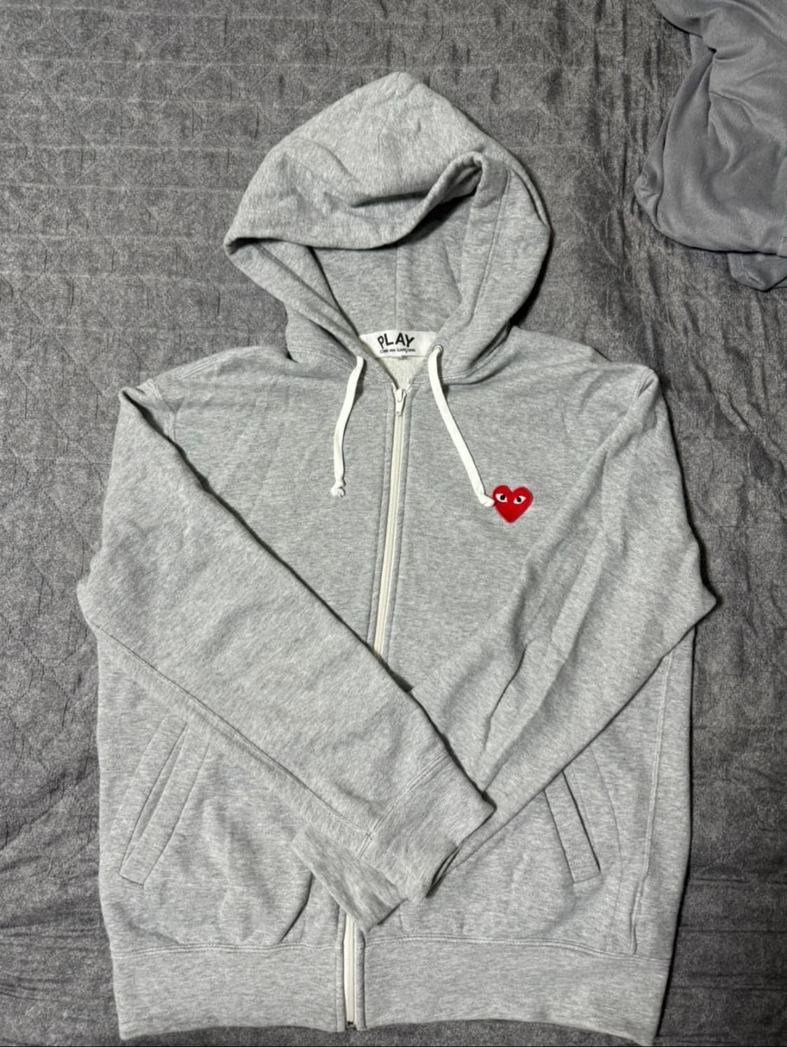 정품 꼼데가르송 PLAY 후드집업 그레이 (사이즈 L) 상품이미지1