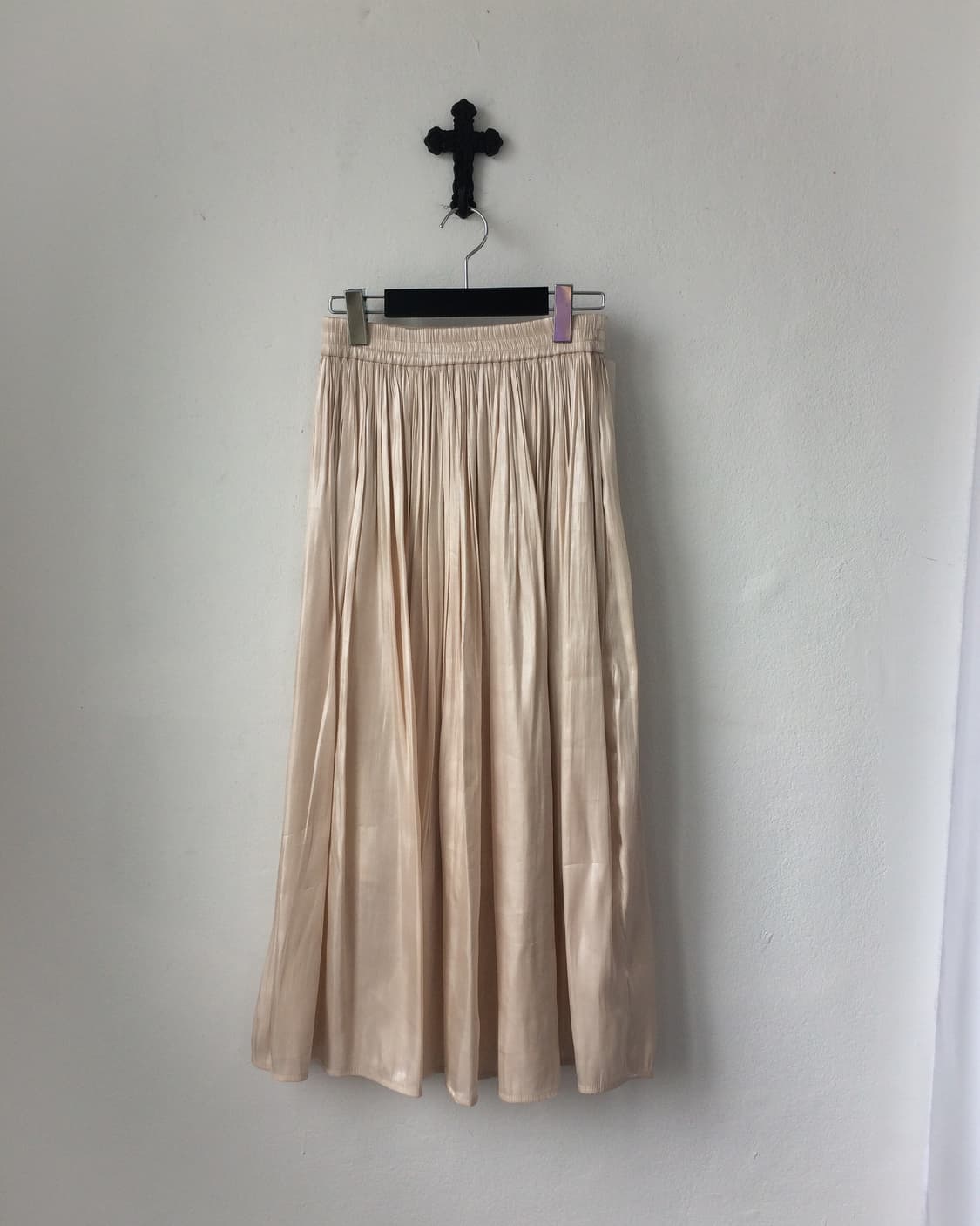 Glossy pleats long skirt 상품이미지1