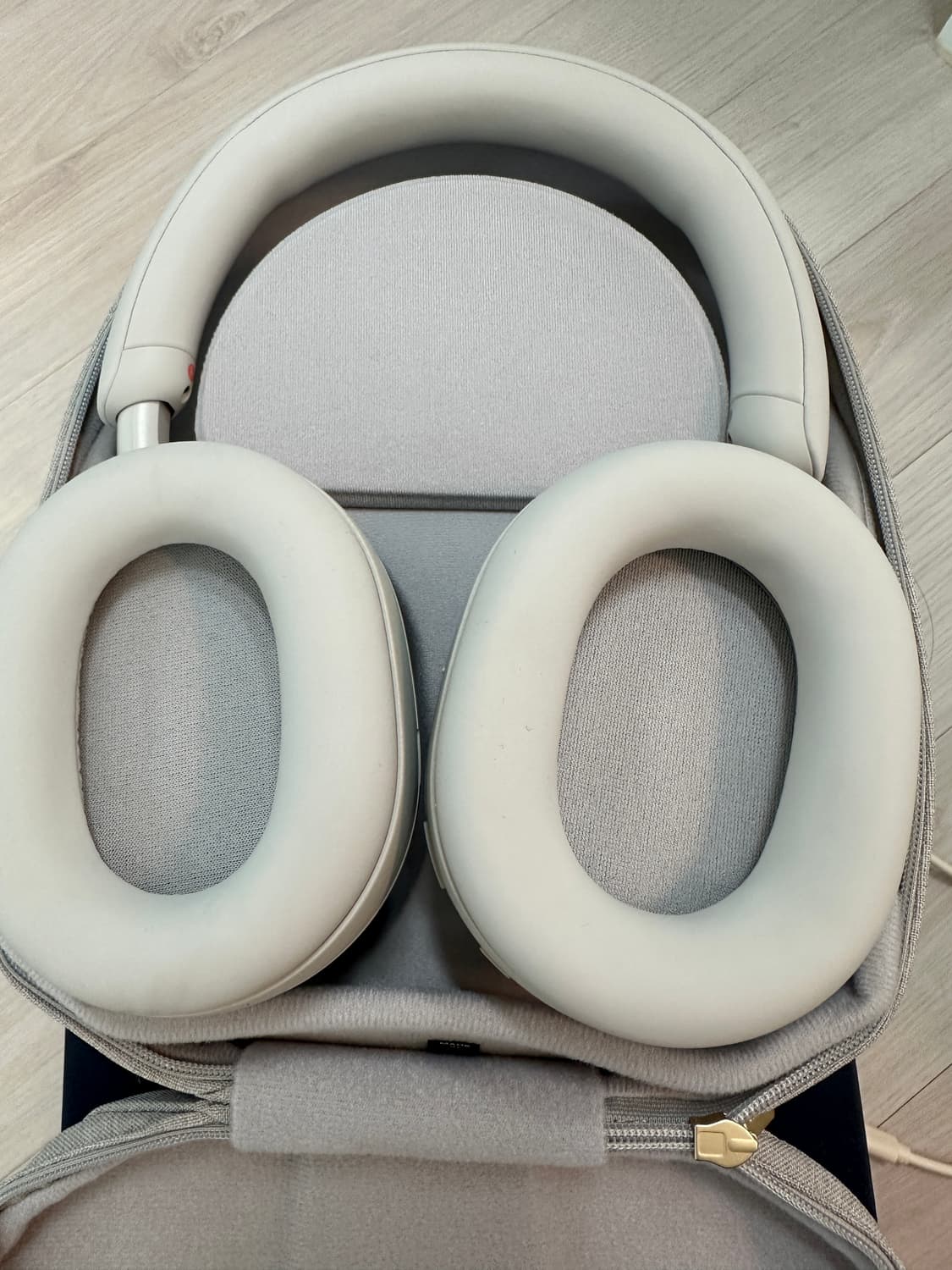 소니 WH-1000XM5 실버 헤드폰 상품이미지2