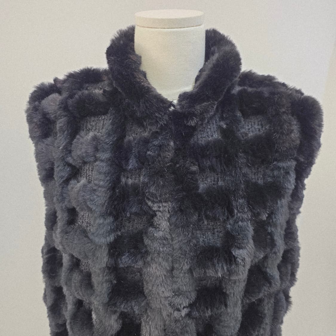 프리미엄 리얼 토끼털 격자 퀼팅 하이넥 블랙 베스트 상품이미지5