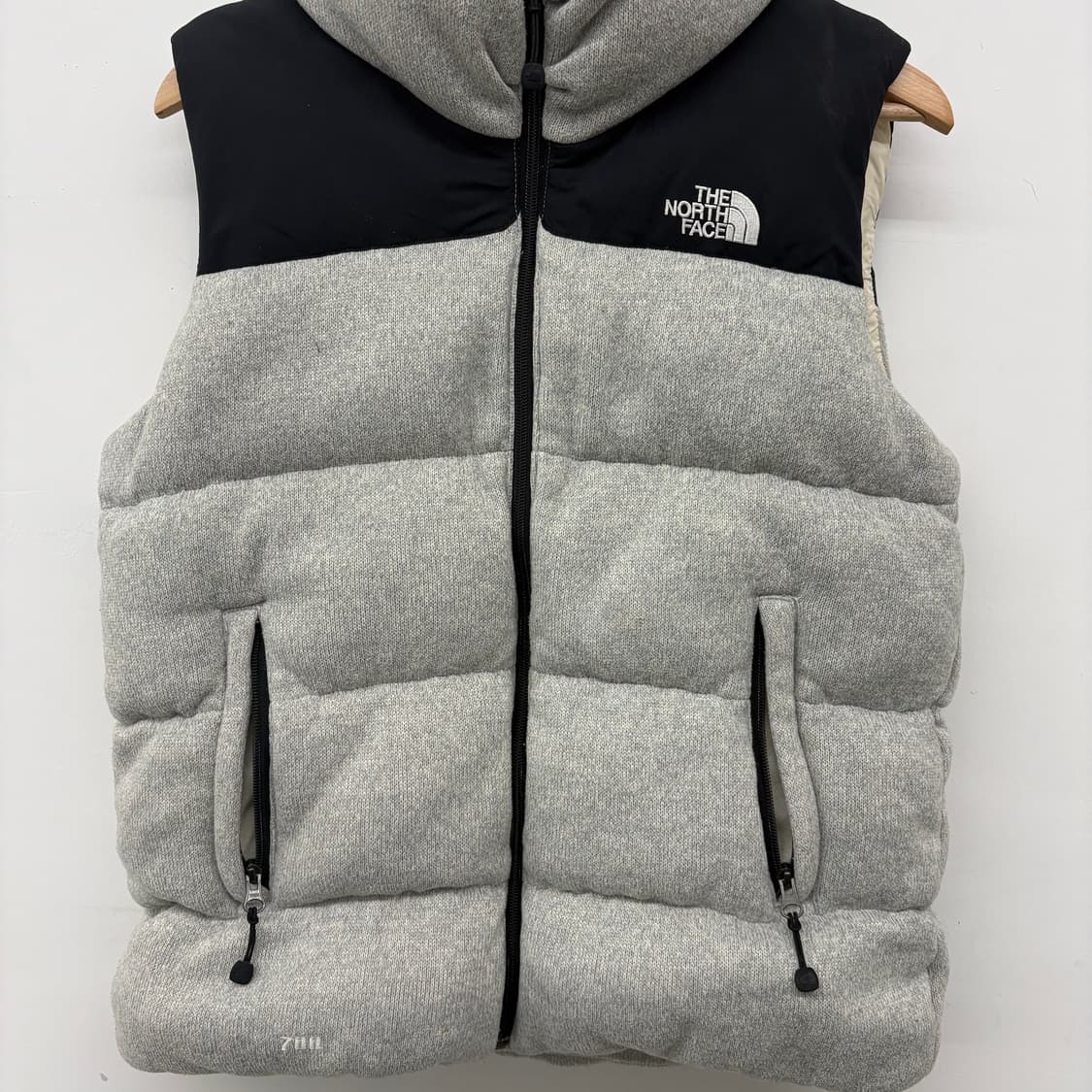 노스페이스 700 눕시 패딩 베스트 그레이 S 상품이미지2