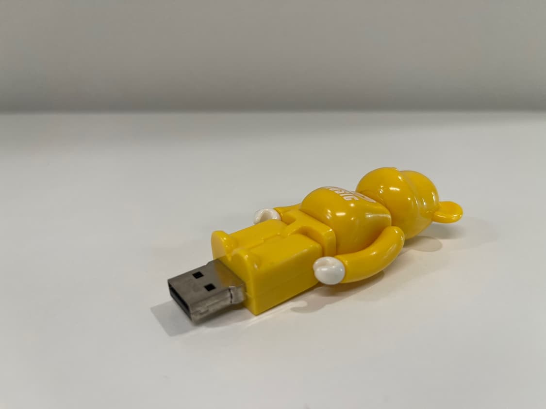 베어브릭 100% USB 메모리 옐로우 상품이미지3