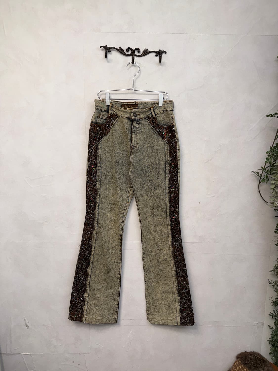 Washing denim oriental beads 부츠컷팬츠 상품이미지1