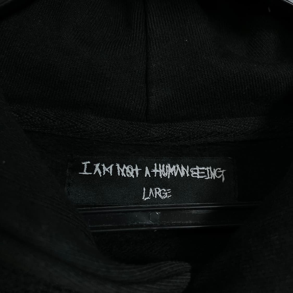 아임낫어휴먼비잉 스펠아웃 로고 블랙 후드티 상품이미지2