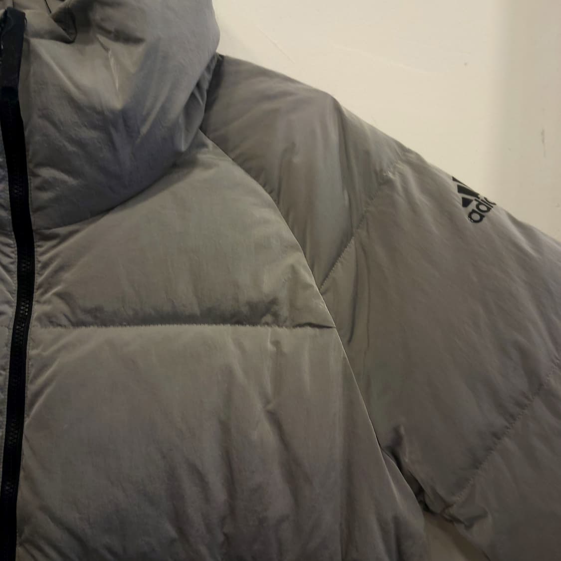 아디다스 데일리 그레이 숏패딩 상품이미지1